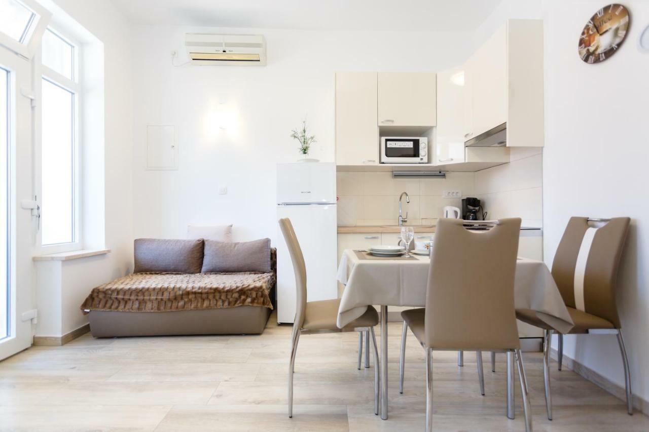 Apartment Rosemary 24 Krk Town Bagian luar foto